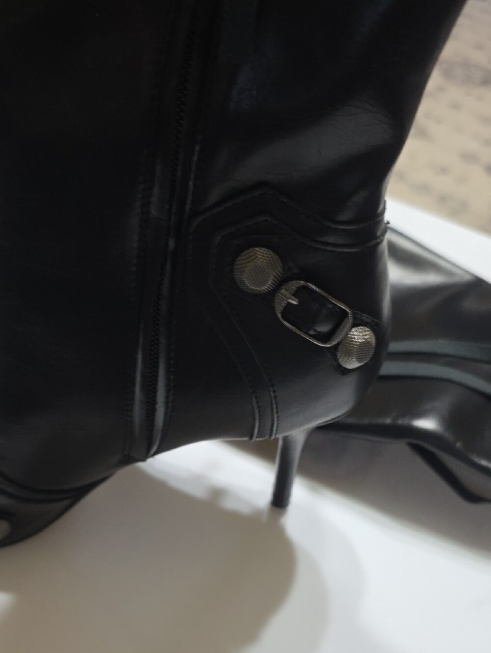 Black Pointed-Toe Stiletto Knee-High Boots - Picture 4 of 7